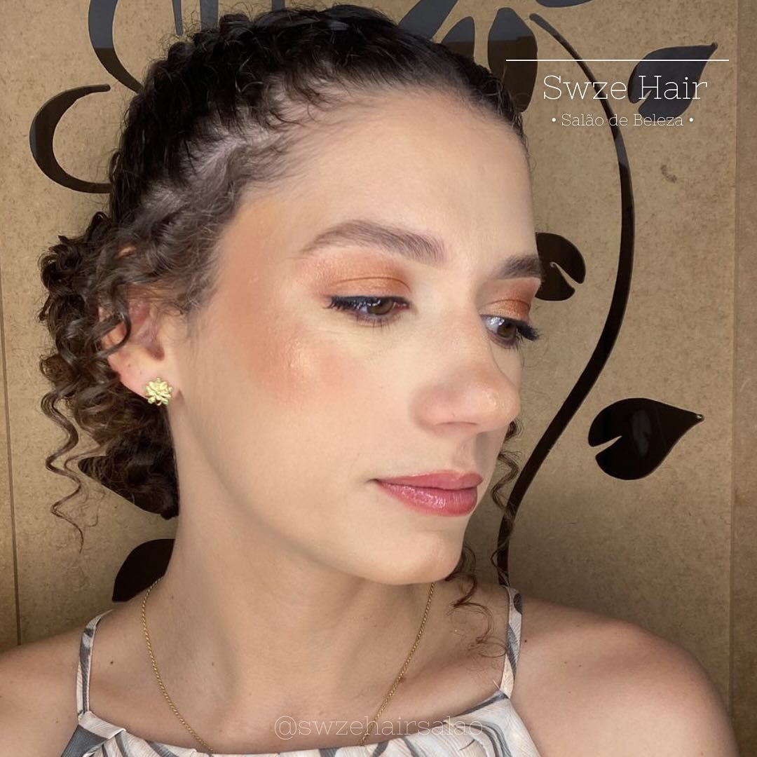 Penteado e Maquiagem